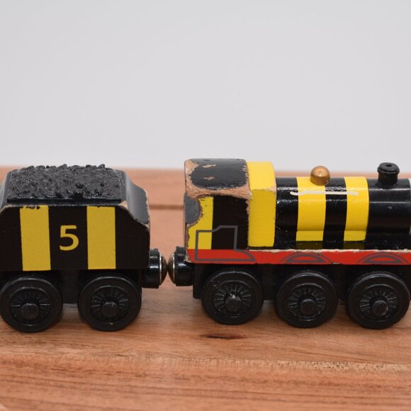 Busy As a Bee James and Tender Thomas & Friends Wooden Railway Engine 2003 Train - Picture 3 of 10